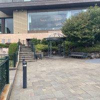 庭園と会場の外観