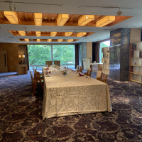 少し大きめの披露宴会場