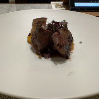 披露宴会場で提供される牛肉のワイン煮