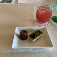 披露宴会場での食事試食