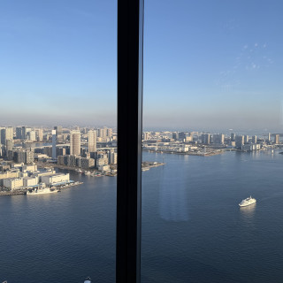 窓のある披露宴会場から見える景色