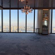 窓のある披露宴会場、80人以下