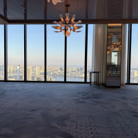 窓のある披露宴会場、80人以下