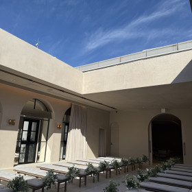 天井が空いたチャペル