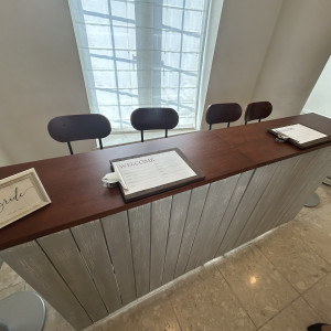 受付、わかりやすい場所に受付がありシンプル|779284さんのアイネスヴィラノッツェ宝ヶ池（クラウディアホールディングスグループ）の写真(2579239)