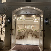 白を貴重とした綺麗な披露宴会場。