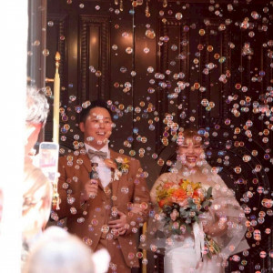 挙式終了後のバブルシャワー|779366さんのアーフェリーク迎賓館（小倉）/テイクアンドギヴ・ニーズウェディングの写真(2581782)
