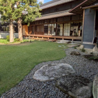 大広間のお庭からの雰囲気