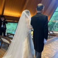 新婦、新婦父と入場