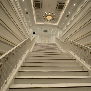 大階段でフラワーシャワーもできます