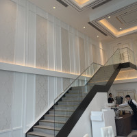 スポットライトが当たった状態で入場することもできます。