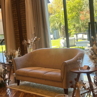 高砂の後ろには綺麗なお庭がみえます