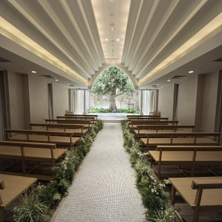 オリーブの木があり、席の花はもともとあるのを使用しました。