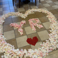 サプライズのフラワーシャワーでスタッフさんが作ってくれました