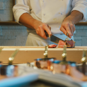 会場内で調理パフォーマンスをしてくださいます|779532さんのハレクラニ沖縄の写真(2580550)