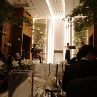 生演奏、生歌唱の挙式会場です。
装花などは常設です。