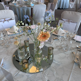 ゲストテーブルの花