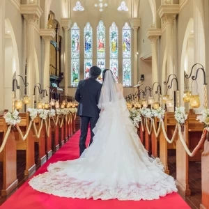 ステンドグラスが綺麗で、上品な雰囲気の挙式会場。|779664さんのOSAKA St.BATH CHURCH(大阪セントバース教会)の写真(2581683)