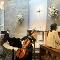 挙式会場とチェロ奏者