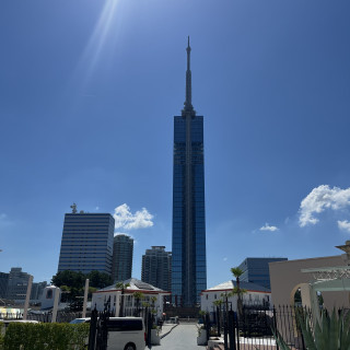 マリゾンの中庭から見える福岡タワー