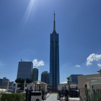 マリゾンの中庭から見える福岡タワー