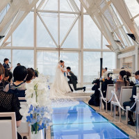 結婚式、誓いのキスの一コマ