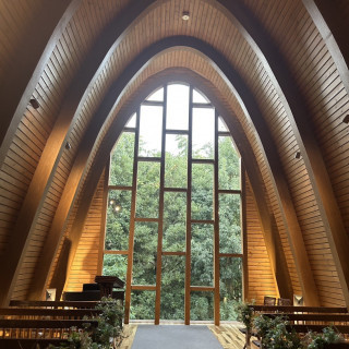 自然光の綺麗なチャペル