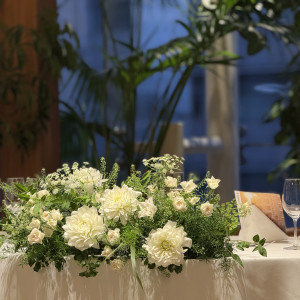 お花は安いランクにしました。緑を使うとボリュームがでます。|779752さんのザ マークグランドホテル（THE MARK GRAND HOTEL）の写真(2588915)