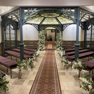 自分好みに椅子を配置することができるチャペル