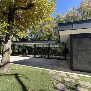 自然豊かなチャペルで、明るい雰囲気です