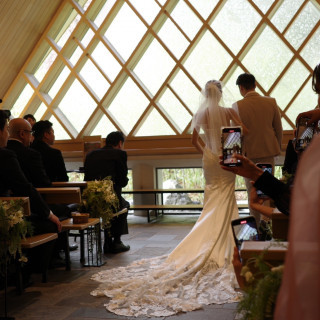 光が入るチャペル