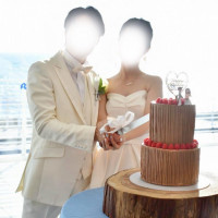 海を背景にしたケーキカット演出