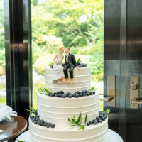 ケーキは可愛いお人形を置いてもらいました