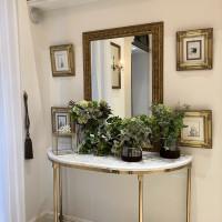 ロビーには沢山の鏡がありオシャレです