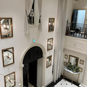 吹き抜けのロビーがとても素敵です|780037さんのアルモニーアンブラッセイットハウス/テイクアンドギヴ・ニーズウェディングの写真(2583268)