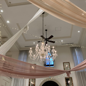 シャンデリアがとても豪華でした。|780037さんのアルモニーアンブラッセイットハウス/テイクアンドギヴ・ニーズウェディングの写真(2583256)