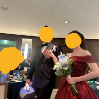 会場的に何色のドレスを着ても映えると思います