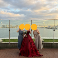 後ろにはレインボーブリッジが見えて綺麗