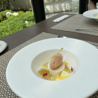 試食会のデザート、上に乗ってるシャーベットめっちゃ硬かった