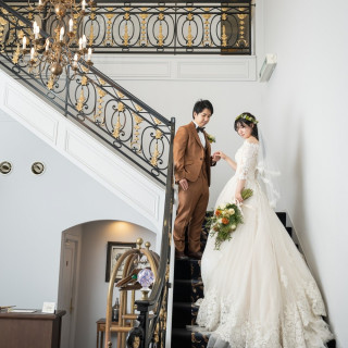 当日はフラワーシャワーをしてもらった階段