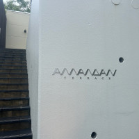 入口。こちらは正面ではないので、受付場所まで迷いました。