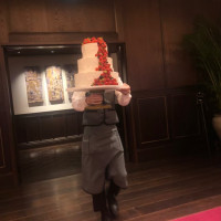 イチゴがあふれる、とてもかわいいケーキでした