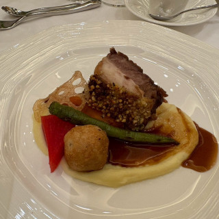 お肉料理
牛肉のペルシャード　実山椒のアクセントを纏わせて