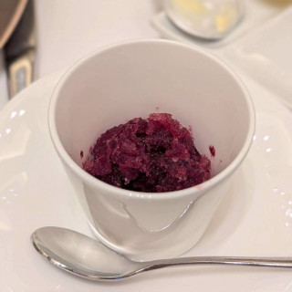 お肉料理の前に提供されるお口直し
旬果実のグラニテ