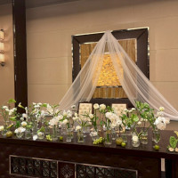 小瓶デザインにし、白と緑でエアリーな感じにして頂きました。