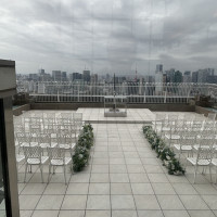 挙式会場は外と中が選ぶことができます！オプションで風船を飛ば