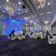 シャンデリアがすごく豪華でした！