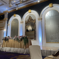 高砂の後ろも会場自体が豪華です。