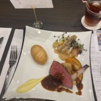 見学時の料理肉魚パン