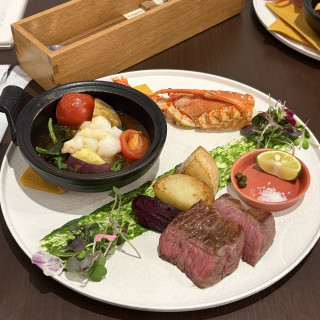 試食の伊勢海老と近江牛です